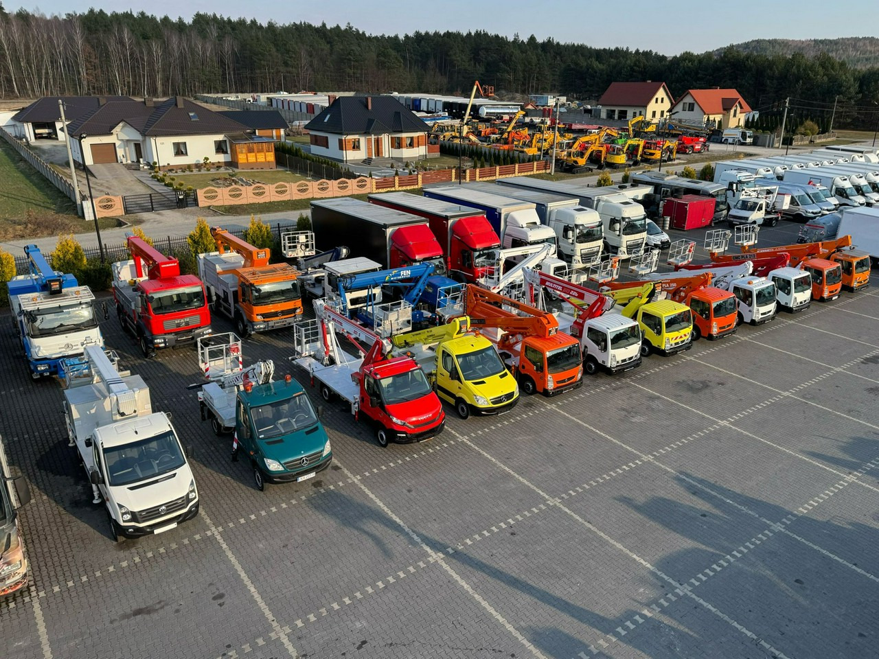 Nissan Cabstar - Φορτηγό με εναέρια πλατφόρμα: φωτογραφία 3 Nissan Cabstar - Φορτηγό με εναέρια πλατφόρμα: φωτογραφία 3