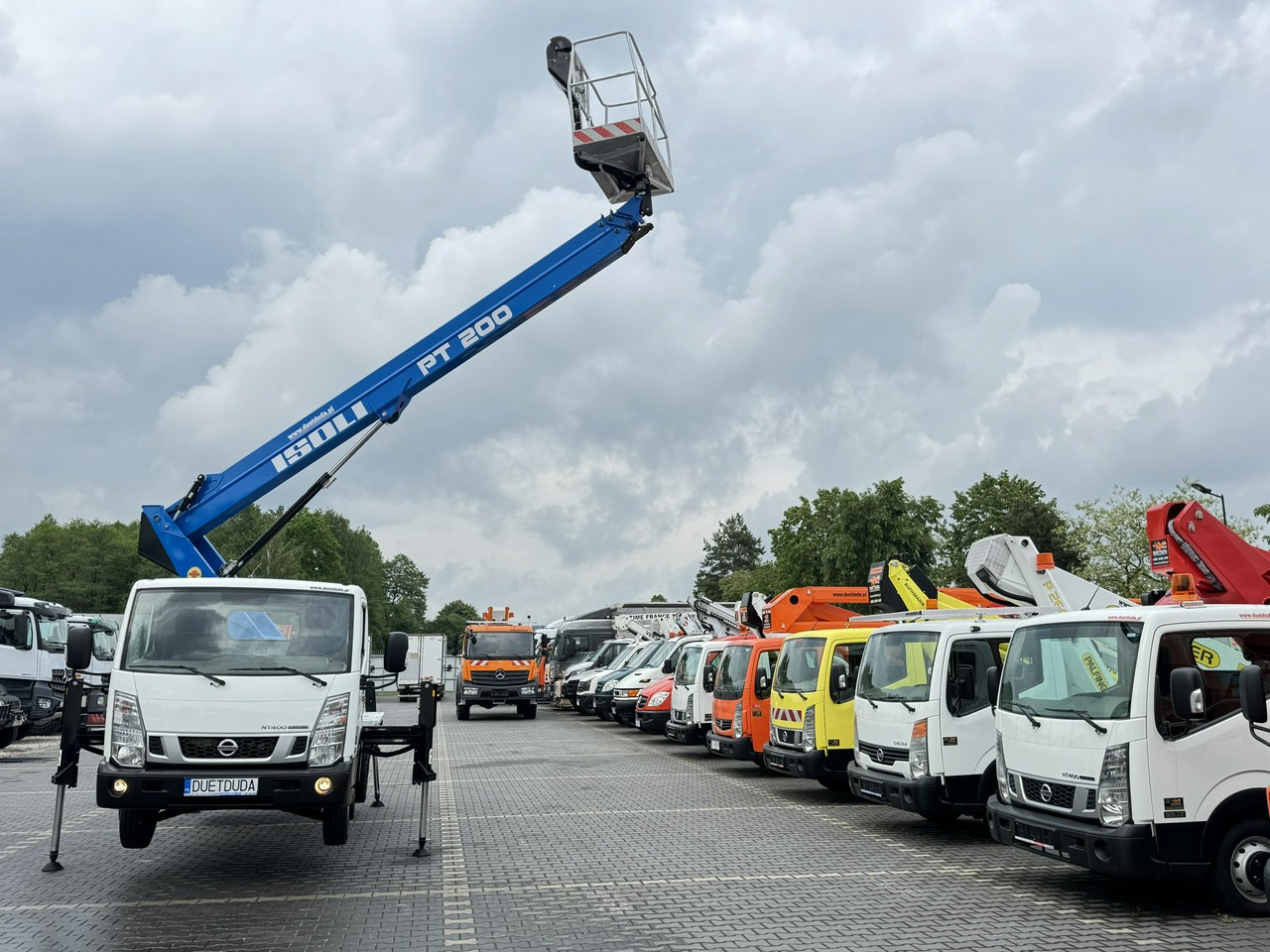 Nissan Cabstar - Φορτηγό με εναέρια πλατφόρμα: φωτογραφία 4 Nissan Cabstar - Φορτηγό με εναέρια πλατφόρμα: φωτογραφία 4