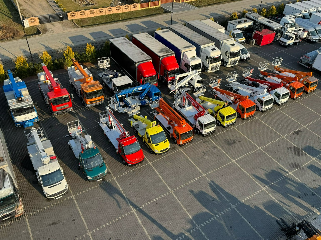 Nissan Cabstar - Φορτηγό με εναέρια πλατφόρμα: φωτογραφία 5 Nissan Cabstar - Φορτηγό με εναέρια πλατφόρμα: φωτογραφία 5