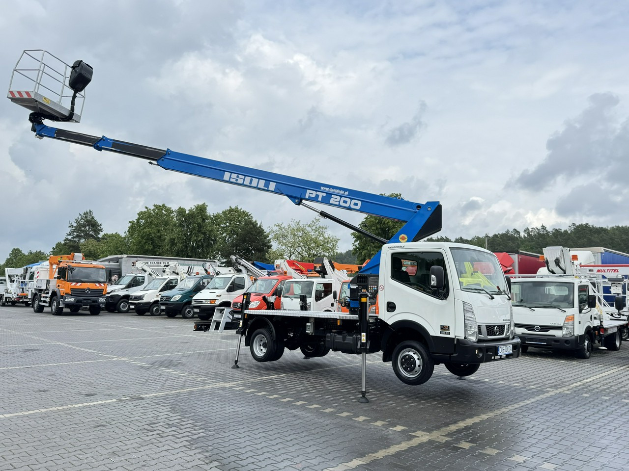 Nissan Cabstar - Φορτηγό με εναέρια πλατφόρμα: φωτογραφία 1 Nissan Cabstar - Φορτηγό με εναέρια πλατφόρμα: φωτογραφία 1