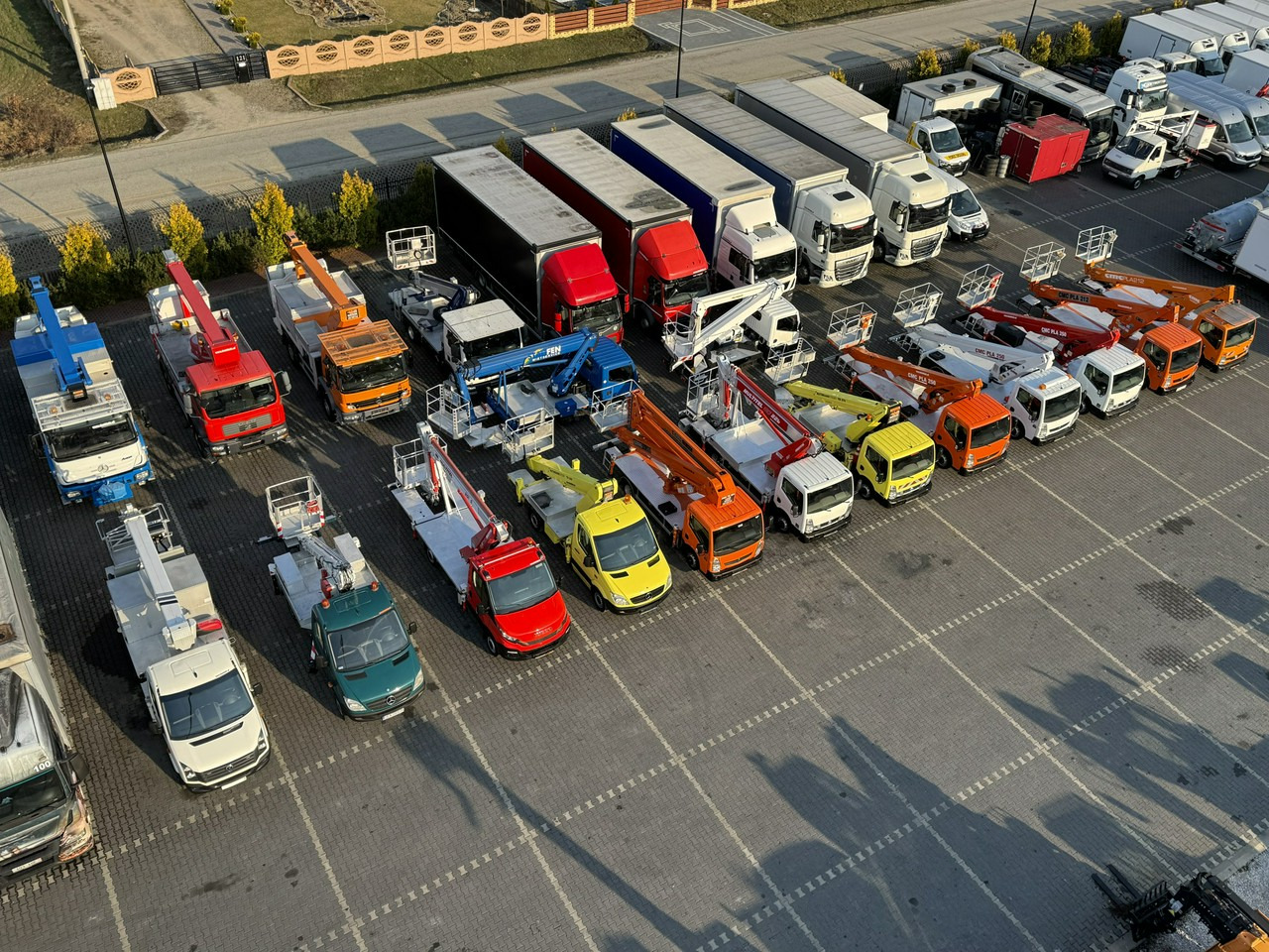 Nissan Zwyżka / Podnośnik Koszowy / 4X4 / CABSTAR / MAXITY / SPRINTER - Φορτηγό με εναέρια πλατφόρμα: φωτογραφία 4 Nissan Zwyżka / Podnośnik Koszowy / 4X4 / CABSTAR / MAXITY / SPRINTER - Φορτηγό με εναέρια πλατφόρμα: φωτογραφία 4