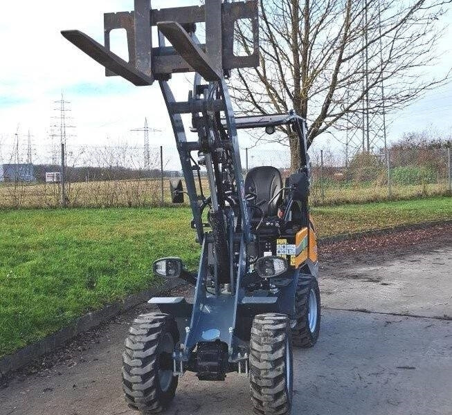 Giant G 2200 E X-Tra Elektro - Φορτωτής πλάγιας ολίσθησης: φωτογραφία 2 Giant G 2200 E X-Tra Elektro - Φορτωτής πλάγιας ολίσθησης: φωτογραφία 2