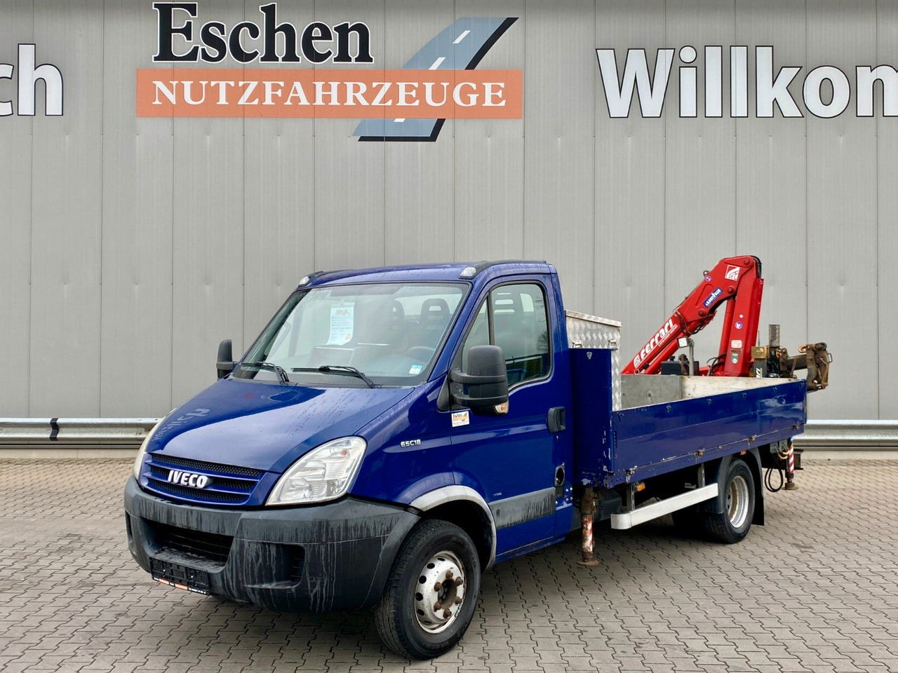 Iveco 65 C18 | Ferrari F541R A4 Kran*FUNK*3x Sitze*AHK Iveco 65 C18 | Ferrari F541R A4 Kran*FUNK*3x Sitze*AHK - Μικρό φορτηγό με καρότσα: φωτογραφία 1 Iveco 65 C18 | Ferrari F541R A4 Kran*FUNK*3x Sitze*AHK Iveco 65 C18 | Ferrari F541R A4 Kran*FUNK*3x Sitze*AHK - Μικρό φορτηγό με καρότσα: φωτογραφία 1