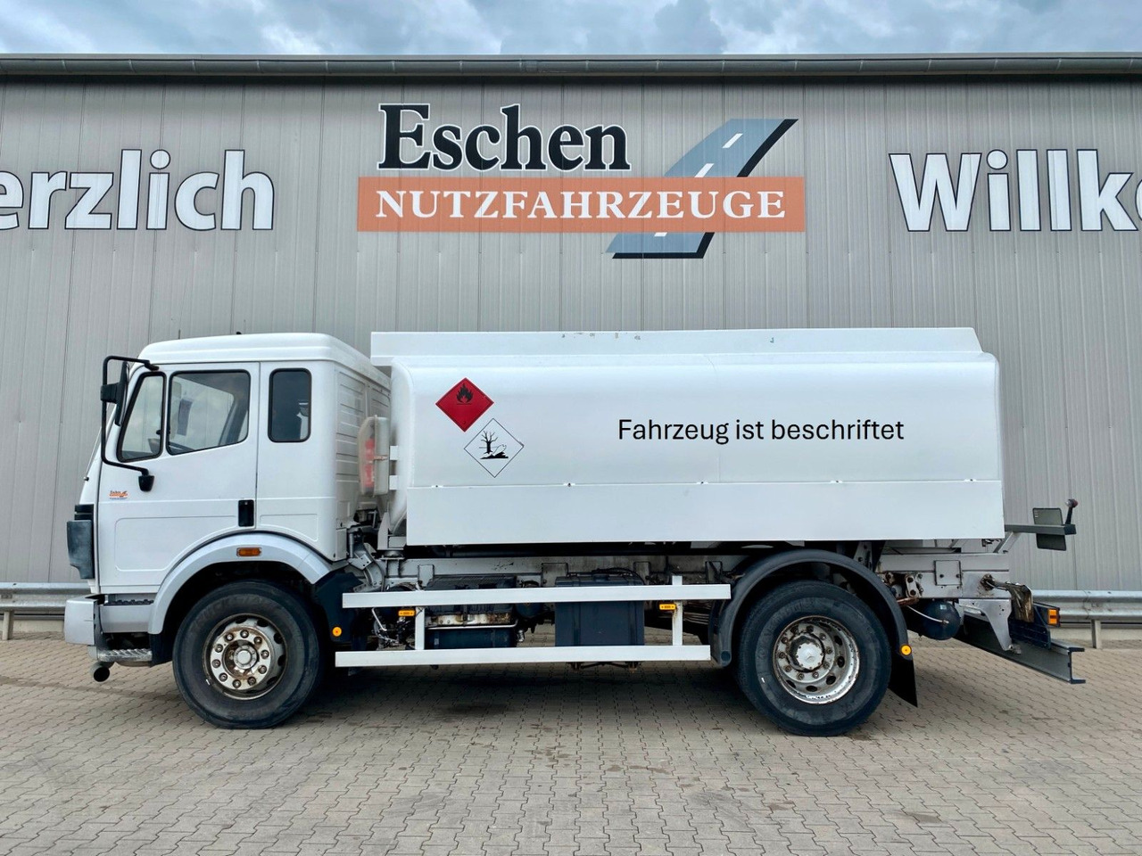 Mercedes-Benz 1820 SK | Speier A3*2x Kammern*13.700ltr*Navi - Φορτηγό βυτιοφόρο: φωτογραφία 2 Mercedes-Benz 1820 SK | Speier A3*2x Kammern*13.700ltr*Navi - Φορτηγό βυτιοφόρο: φωτογραφία 2