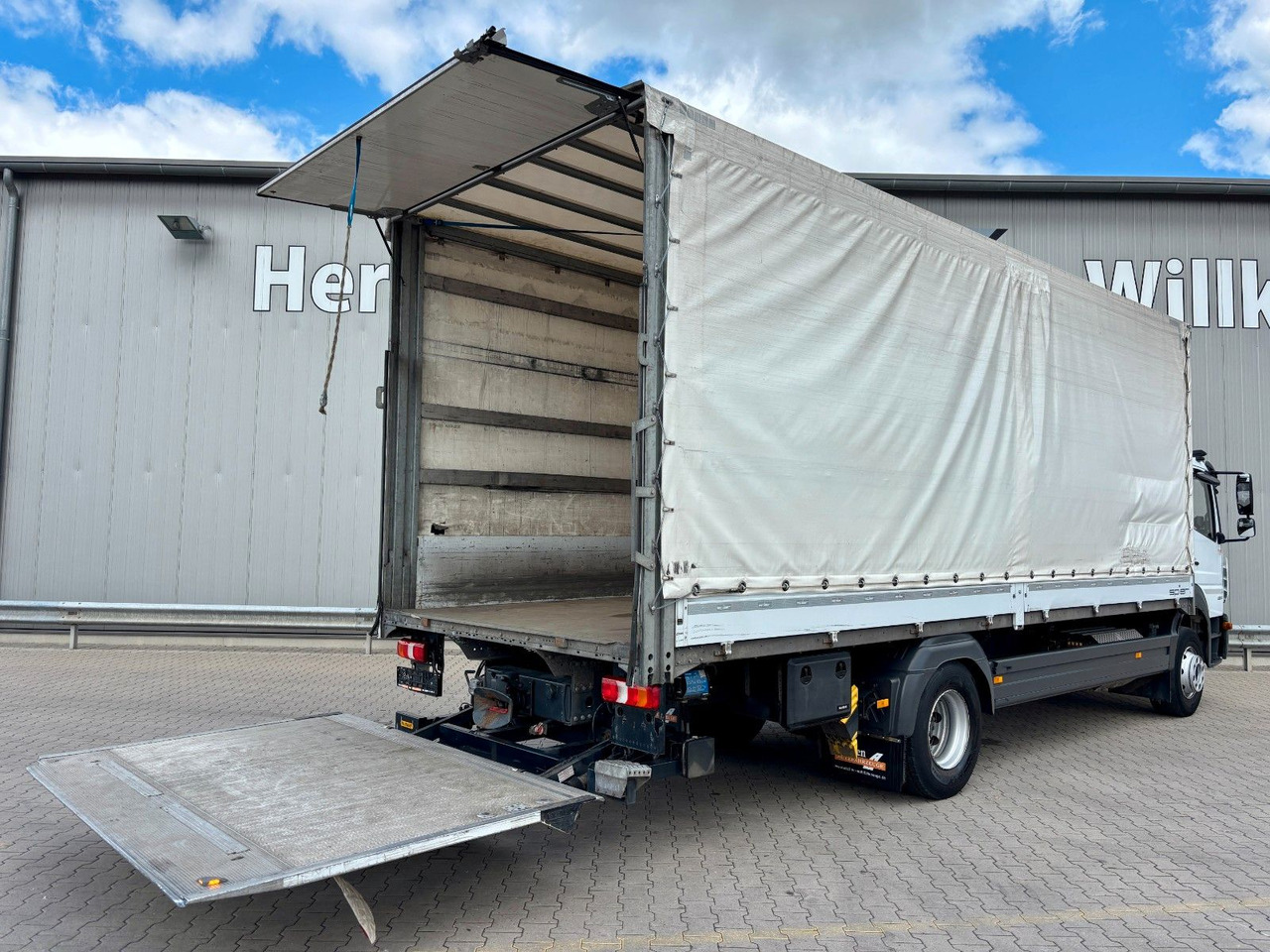 Mercedes-Benz Atego 1624 I 2,66m Höhe*Pritsche*Plane*LBW*AHK - Φορτηγό μουσαμάς: φωτογραφία 5 Mercedes-Benz Atego 1624 I 2,66m Höhe*Pritsche*Plane*LBW*AHK - Φορτηγό μουσαμάς: φωτογραφία 5