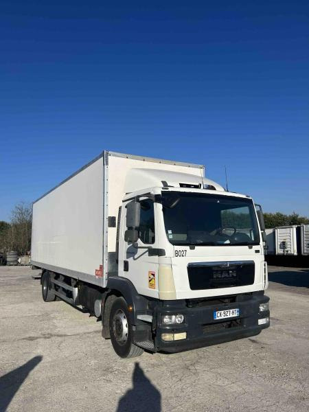Φορτηγό κόφα MAN TGM 18.250: φωτογραφία 1