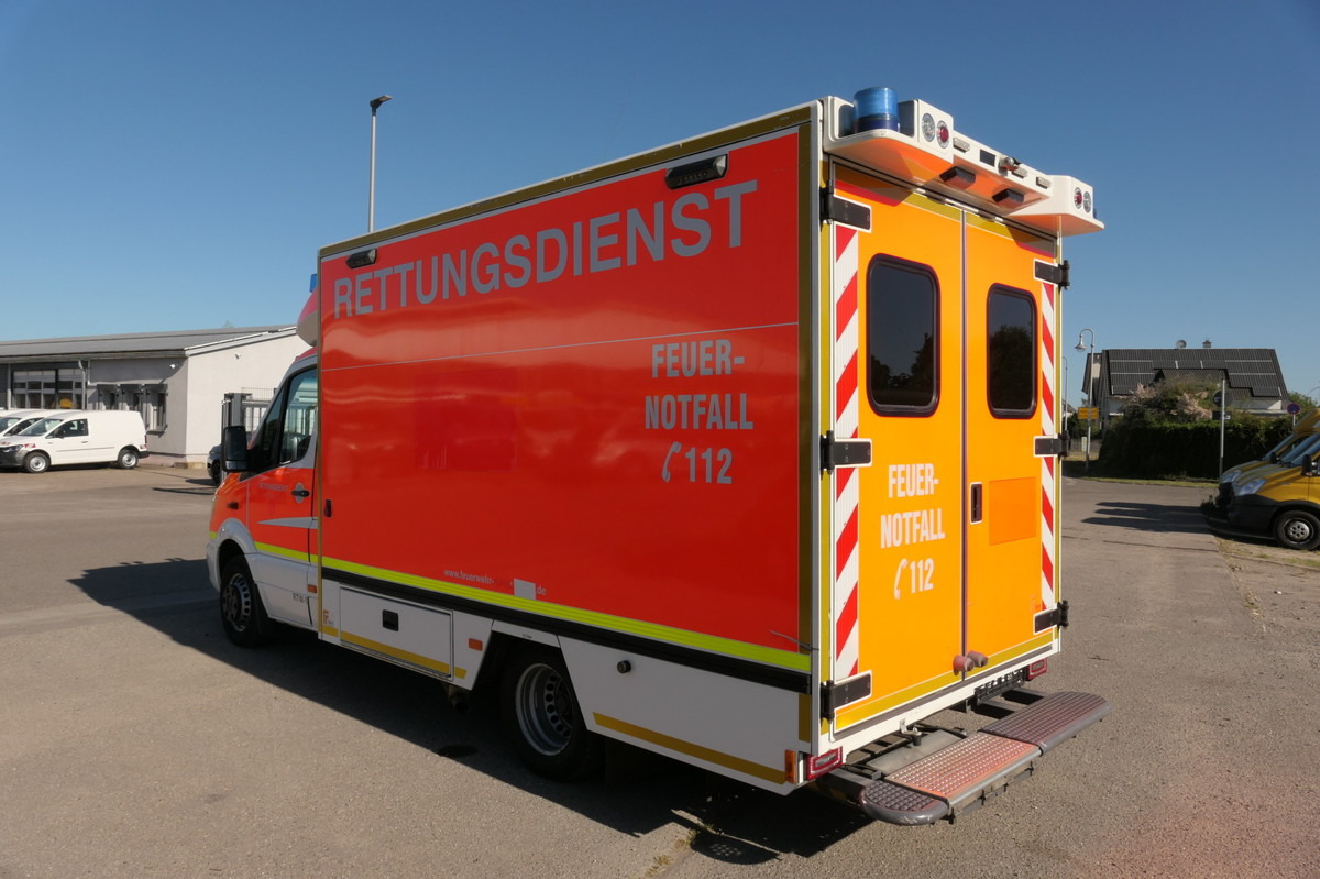 MERCEDES-BENZ Sprinter 519 CDI Klima Krankenwagen - Ασθενοφόρο: φωτογραφία 4 MERCEDES-BENZ Sprinter 519 CDI Klima Krankenwagen - Ασθενοφόρο: φωτογραφία 4