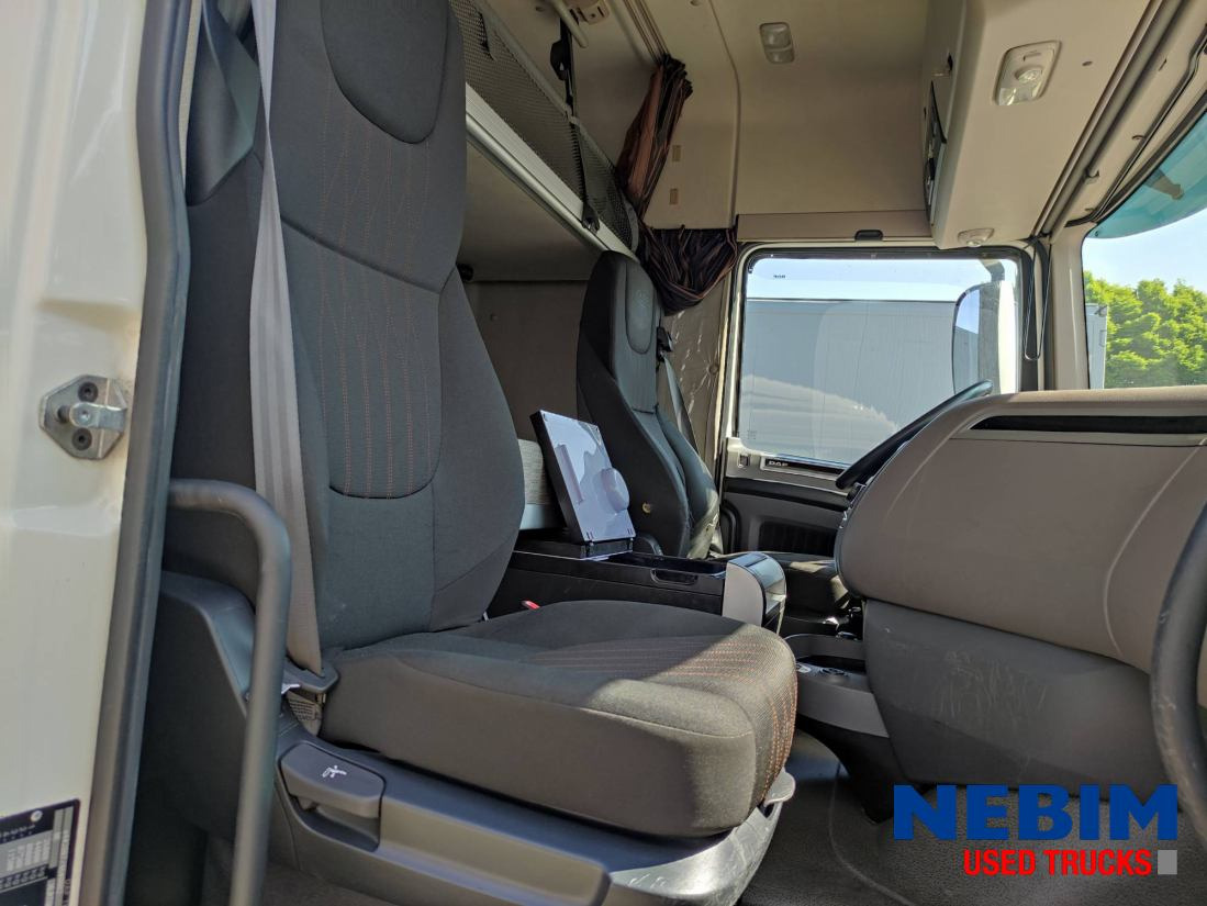 DAF XF 450 6x2 Spacecab - 442.094km - Τράκτορας: φωτογραφία 5 DAF XF 450 6x2 Spacecab - 442.094km - Τράκτορας: φωτογραφία 5