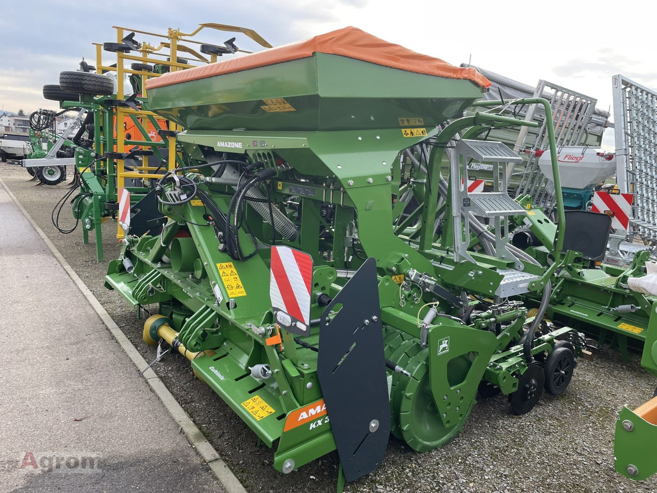 Amazone CENTAYA 3000 Spezial + KX 3001 - Σπαρτική με σβάρνα: φωτογραφία 2 Amazone CENTAYA 3000 Spezial + KX 3001 - Σπαρτική με σβάρνα: φωτογραφία 2