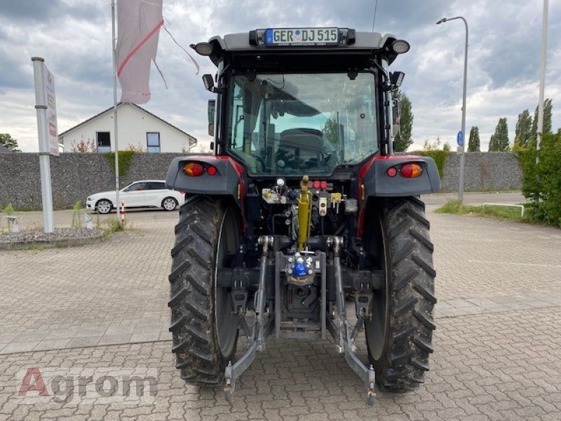 Massey Ferguson 5711 - Τρακτέρ: φωτογραφία 4 Massey Ferguson 5711 - Τρακτέρ: φωτογραφία 4