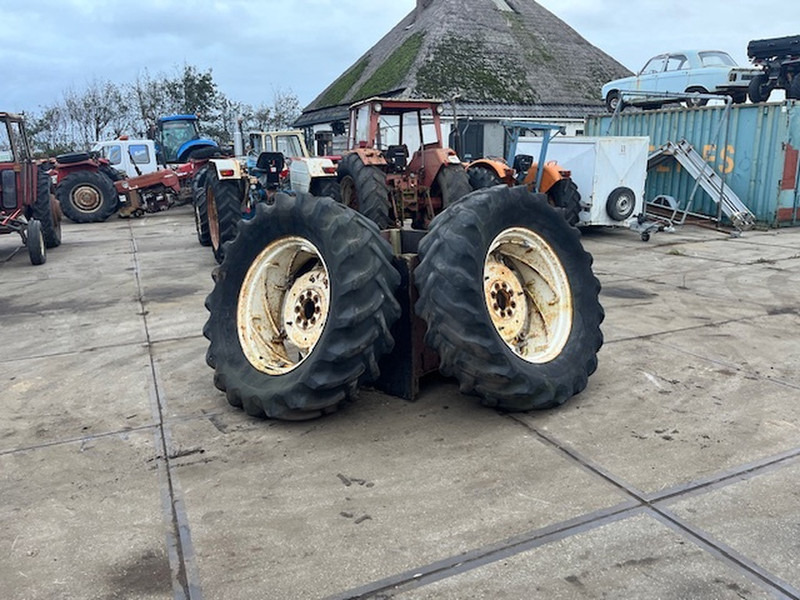 Firestone 18.4 R34 - Ζάντα: φωτογραφία 1 Firestone 18.4 R34 - Ζάντα: φωτογραφία 1