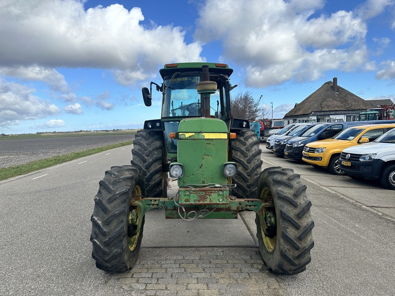 John Deere 4040 - Τρακτέρ: φωτογραφία 2 John Deere 4040 - Τρακτέρ: φωτογραφία 2