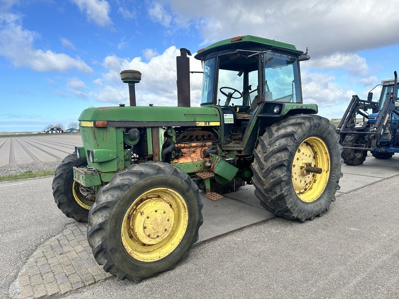 John Deere 4040 - Τρακτέρ: φωτογραφία 1 John Deere 4040 - Τρακτέρ: φωτογραφία 1
