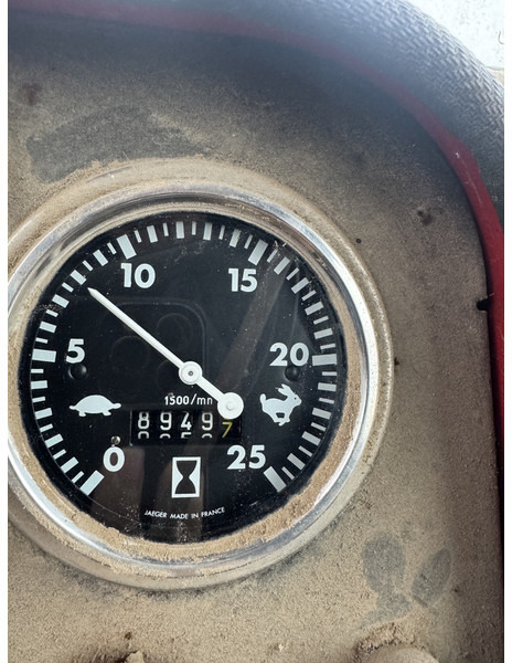 Massey Ferguson 590 - Τρακτέρ: φωτογραφία 5 Massey Ferguson 590 - Τρακτέρ: φωτογραφία 5