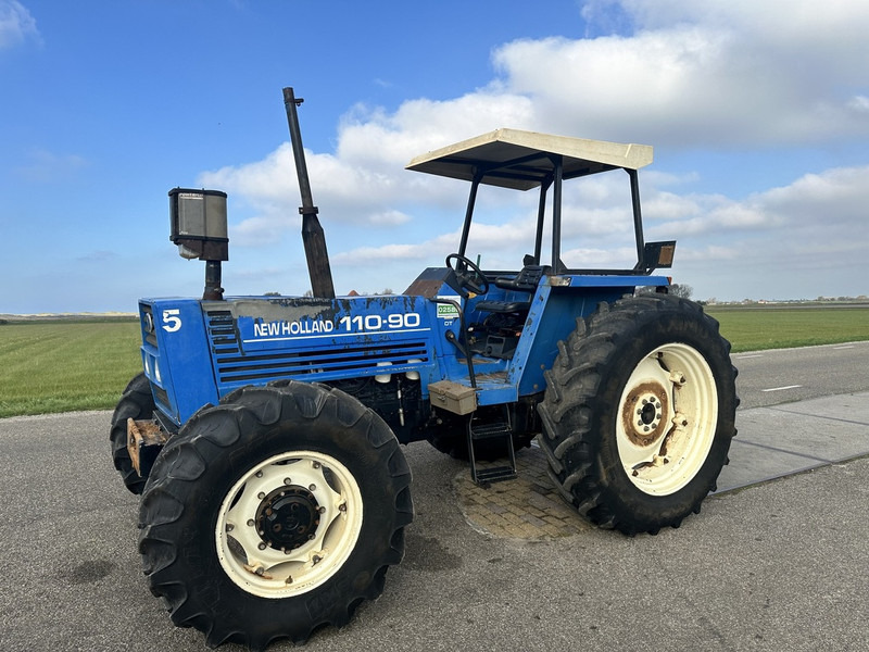 New Holland 110-90 DT - Τρακτέρ: φωτογραφία 1 New Holland 110-90 DT - Τρακτέρ: φωτογραφία 1