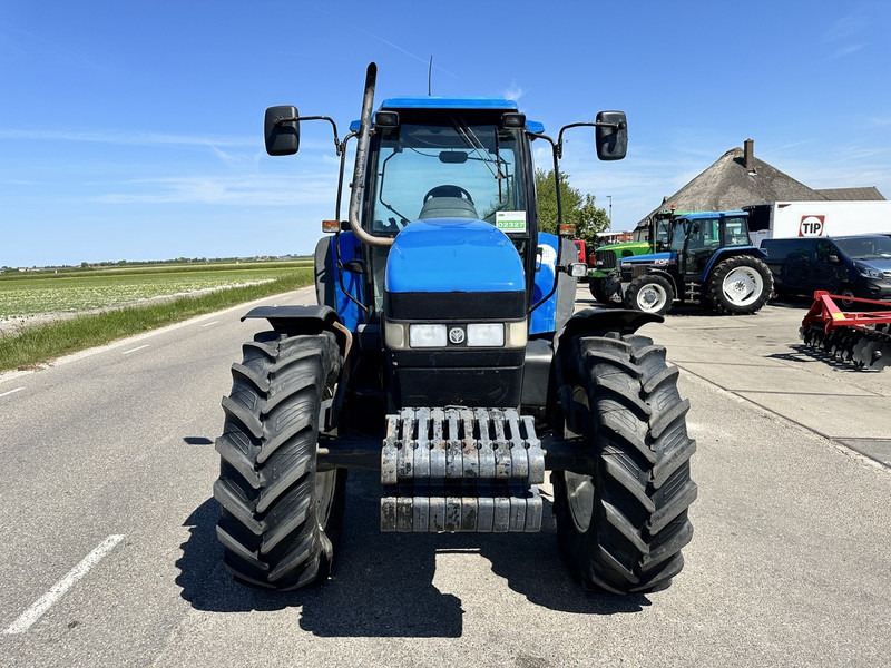 New Holland 8260 - Τρακτέρ: φωτογραφία 3 New Holland 8260 - Τρακτέρ: φωτογραφία 3