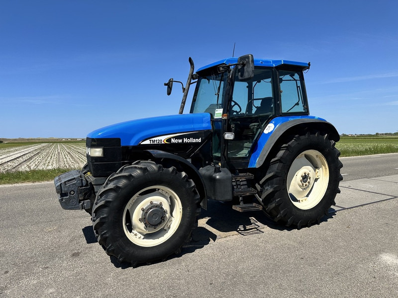 New Holland 8260 - Τρακτέρ: φωτογραφία 1 New Holland 8260 - Τρακτέρ: φωτογραφία 1