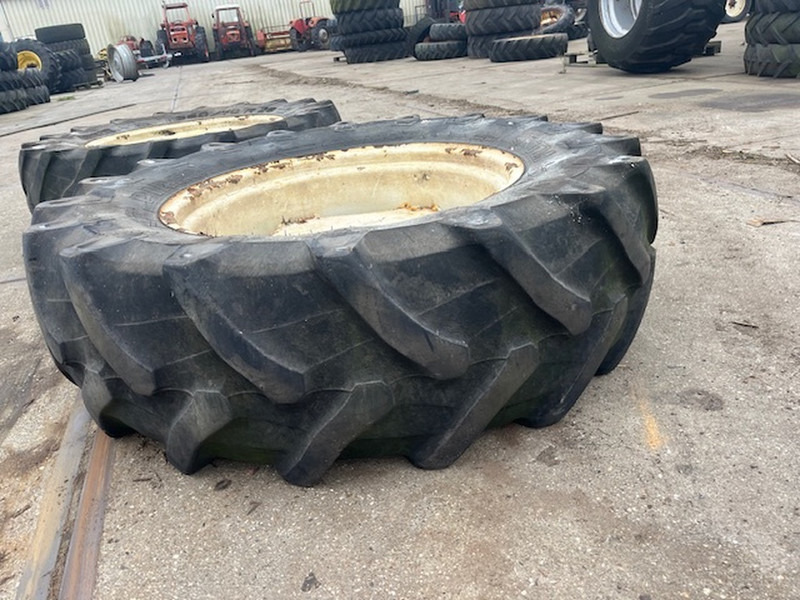 Pirelli 380\70 R28 TM700 - Ζάντα: φωτογραφία 5 Pirelli 380\70 R28 TM700 - Ζάντα: φωτογραφία 5