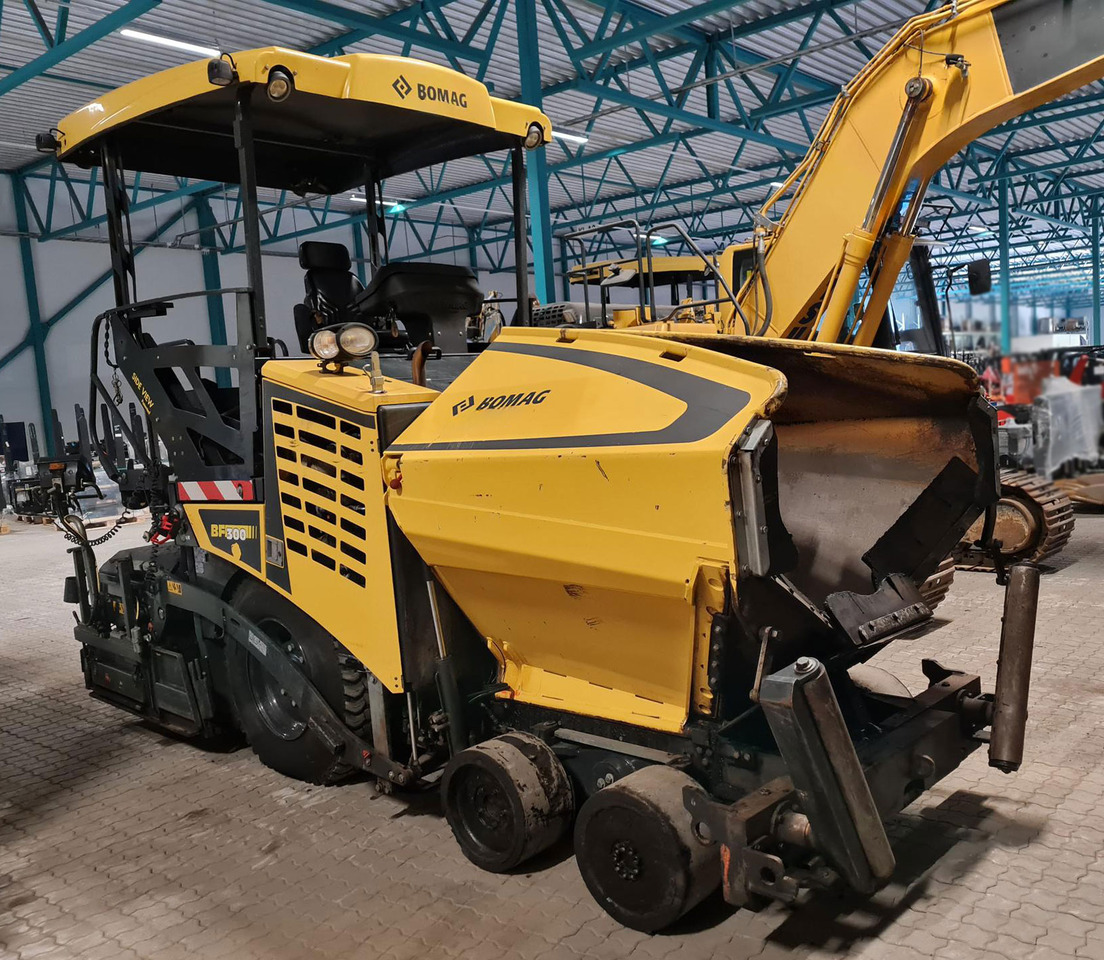 Bomag BF 300 P-2 - Διαστρωτήρας ασφάλτου: φωτογραφία 3 Bomag BF 300 P-2 - Διαστρωτήρας ασφάλτου: φωτογραφία 3