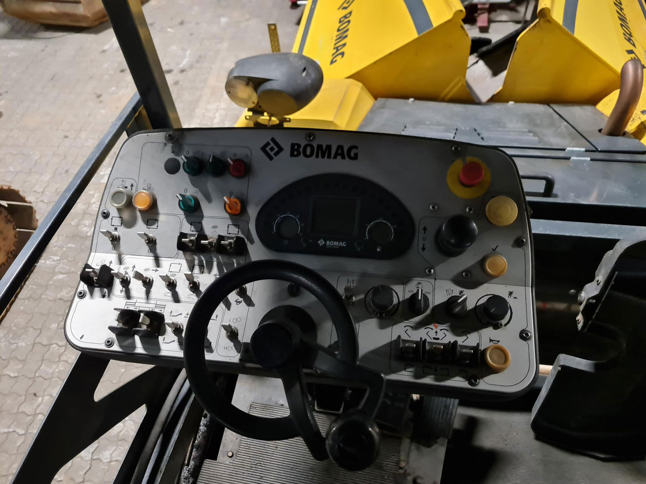 Bomag BF 300 P-2 - Διαστρωτήρας ασφάλτου: φωτογραφία 5 Bomag BF 300 P-2 - Διαστρωτήρας ασφάλτου: φωτογραφία 5