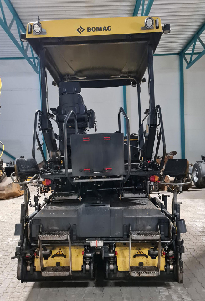 Bomag BF 300 P-2 - Διαστρωτήρας ασφάλτου: φωτογραφία 4 Bomag BF 300 P-2 - Διαστρωτήρας ασφάλτου: φωτογραφία 4
