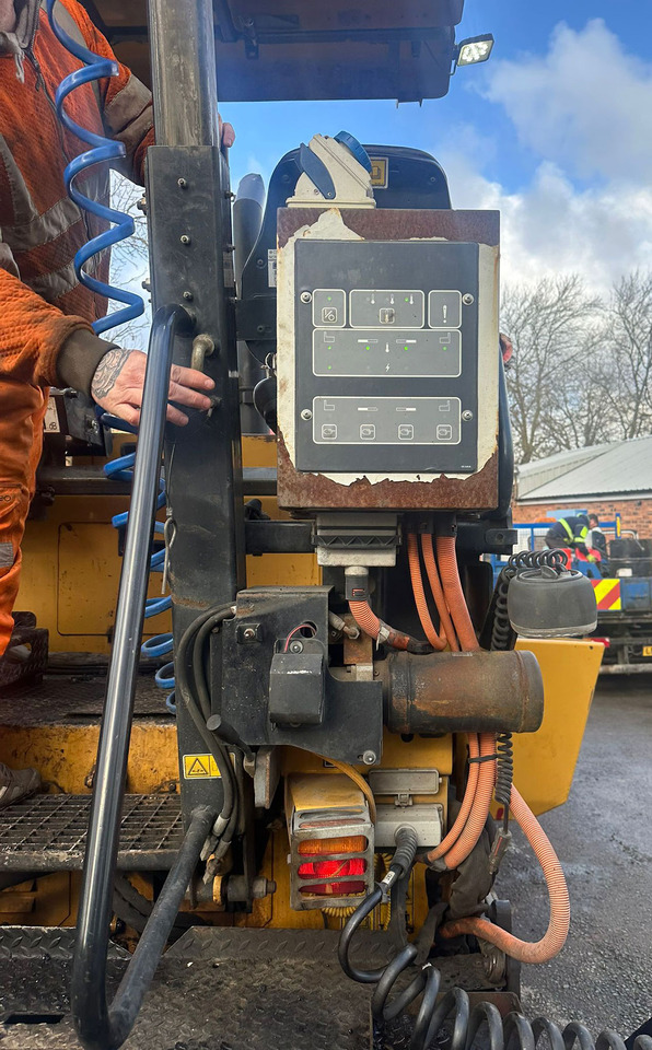 Caterpillar AP300D - Διαστρωτήρας ασφάλτου: φωτογραφία 4 Caterpillar AP300D - Διαστρωτήρας ασφάλτου: φωτογραφία 4