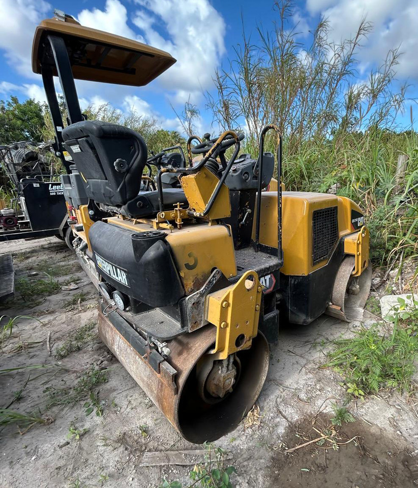 Caterpillar CB-214E - Οδοστρωτήρας: φωτογραφία 3 Caterpillar CB-214E - Οδοστρωτήρας: φωτογραφία 3