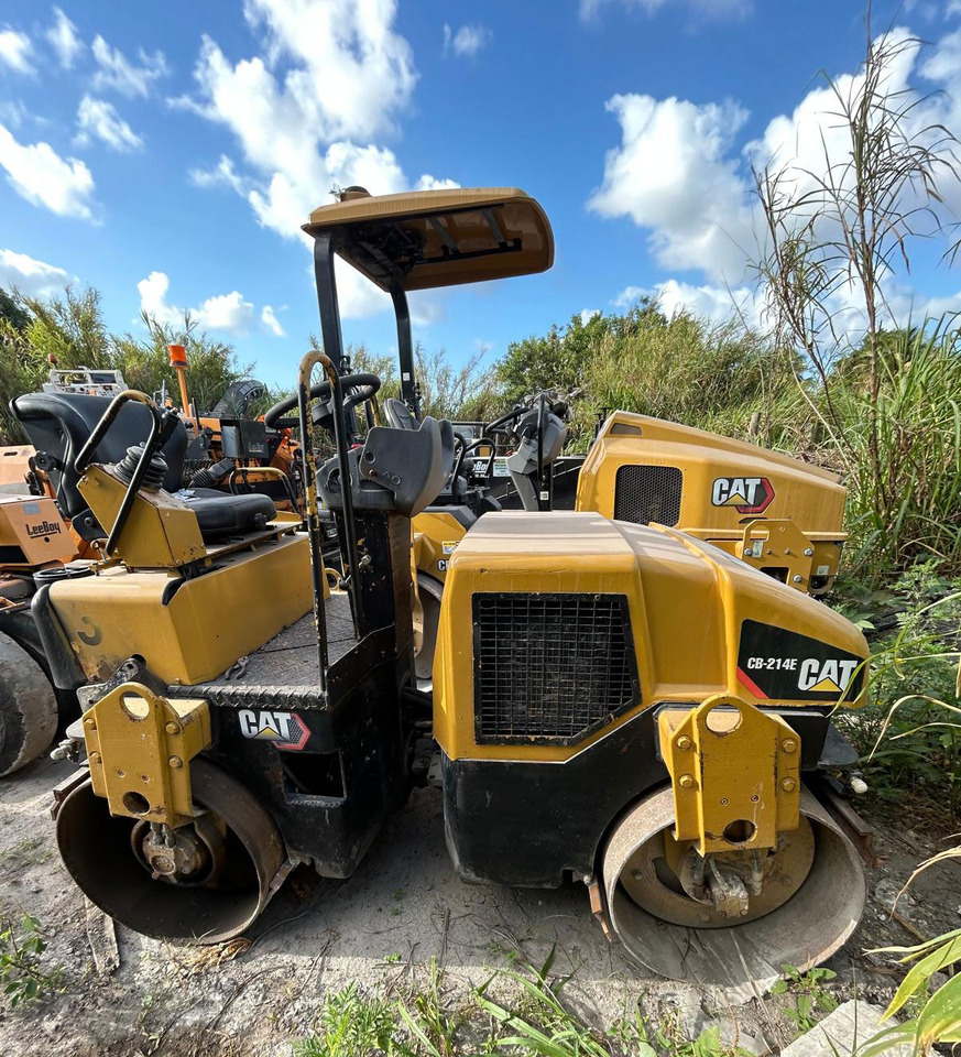 Caterpillar CB-214E - Οδοστρωτήρας: φωτογραφία 2 Caterpillar CB-214E - Οδοστρωτήρας: φωτογραφία 2