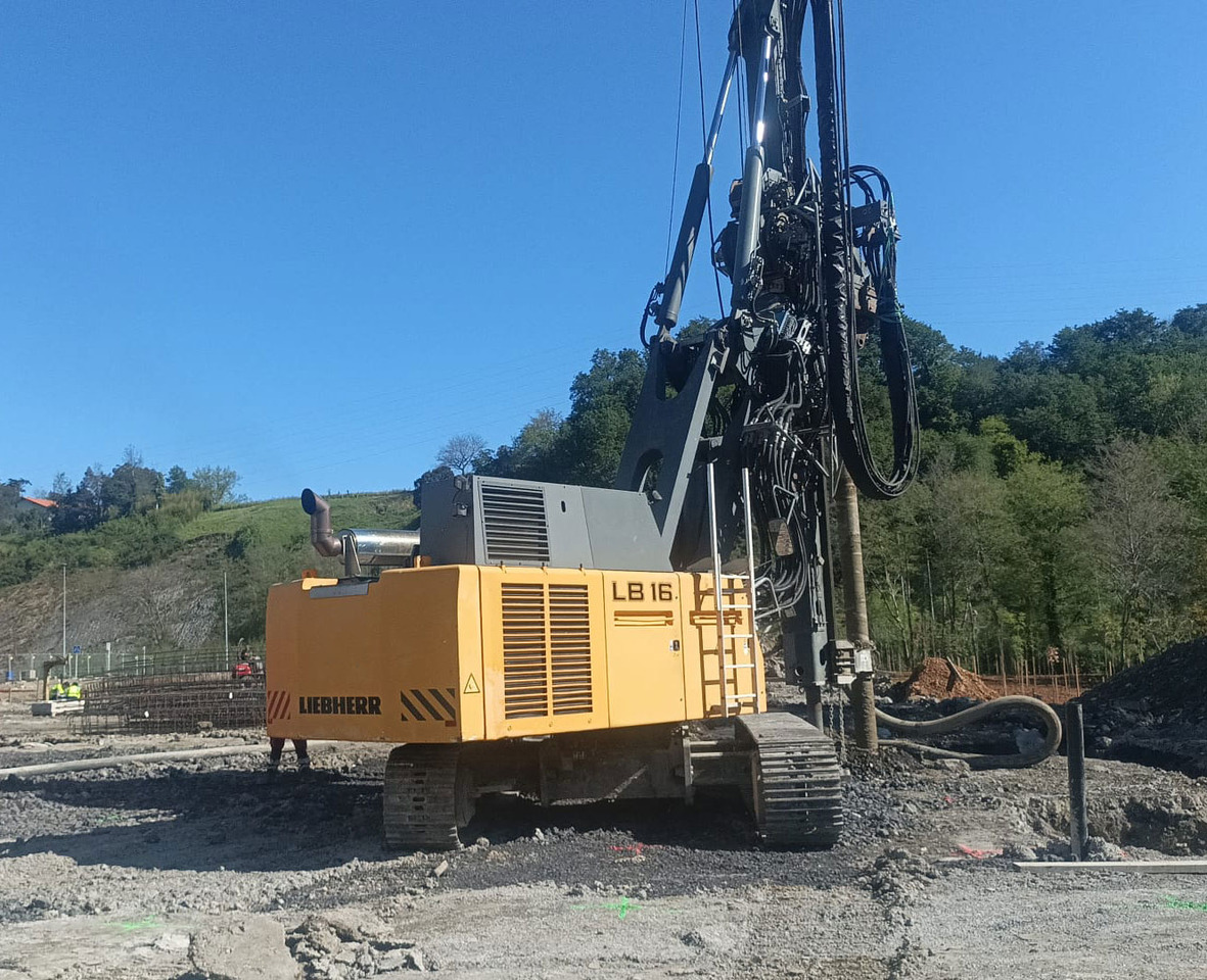 Liebherr LB16 - Πασσαλοπήκτης: φωτογραφία 1 Liebherr LB16 - Πασσαλοπήκτης: φωτογραφία 1