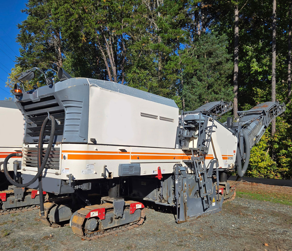 Wirtgen W 210 i - Φρέζα ασφάλτου: φωτογραφία 1 Wirtgen W 210 i - Φρέζα ασφάλτου: φωτογραφία 1