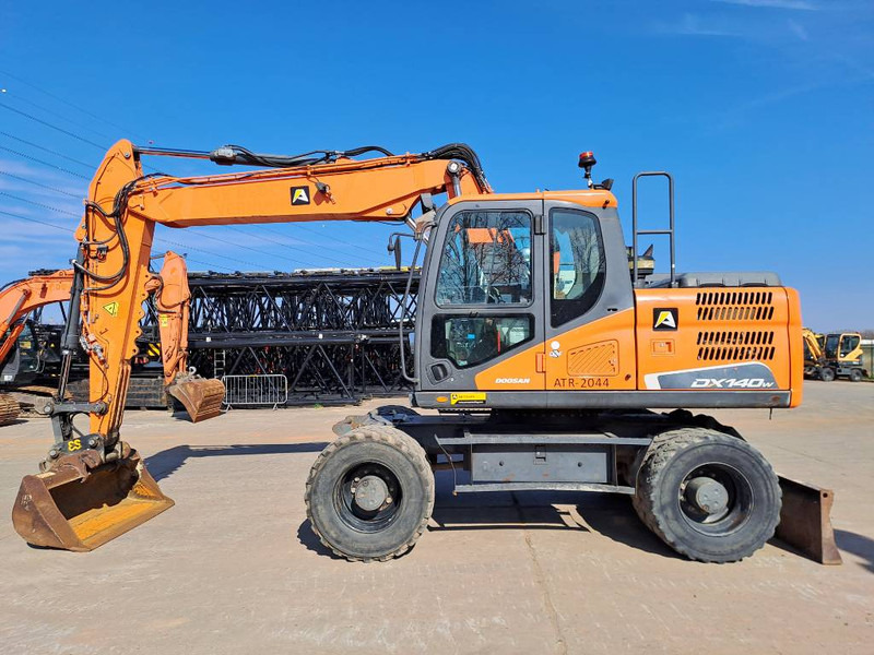 Doosan DX140W-5 - Τροχοφόρος εκσκαφέας: φωτογραφία 1 Doosan DX140W-5 - Τροχοφόρος εκσκαφέας: φωτογραφία 1