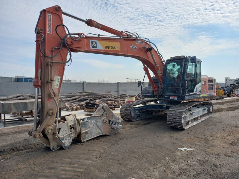 Hitachi ZX220 LC (Abu Dhabi) - Ερπυστριοφόρος εκσκαφέας: φωτογραφία 5 Hitachi ZX220 LC (Abu Dhabi) - Ερπυστριοφόρος εκσκαφέας: φωτογραφία 5