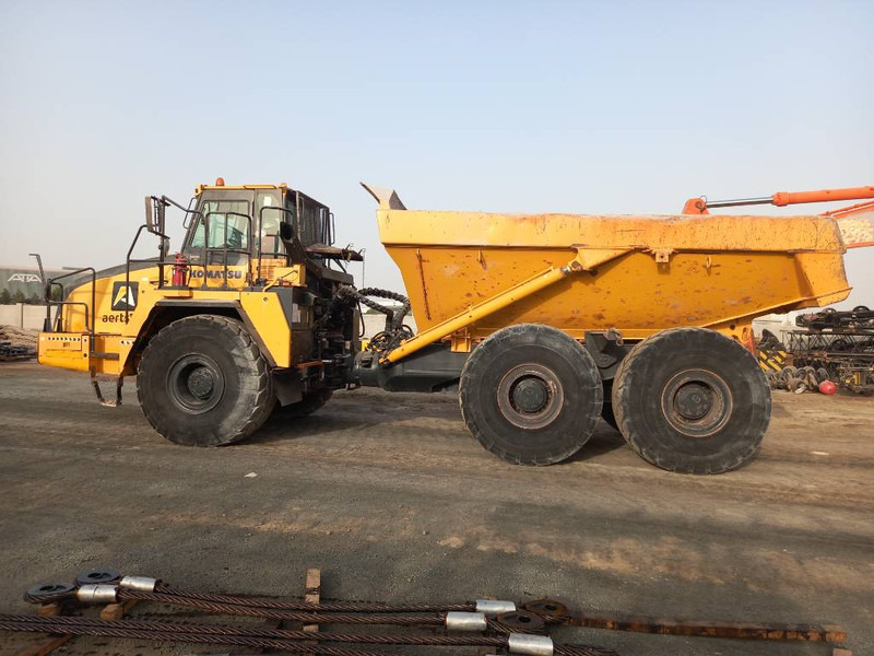 Komatsu HM400-3R (4 pcs available in Abu Dhabi) - Αρθρωτό φορτηγό: φωτογραφία 1 Komatsu HM400-3R (4 pcs available in Abu Dhabi) - Αρθρωτό φορτηγό: φωτογραφία 1