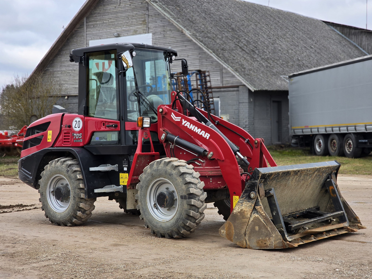 YANMAR V70S - Ελαστιχοφόρος φορτωτής: φωτογραφία 2 YANMAR V70S - Ελαστιχοφόρος φορτωτής: φωτογραφία 2