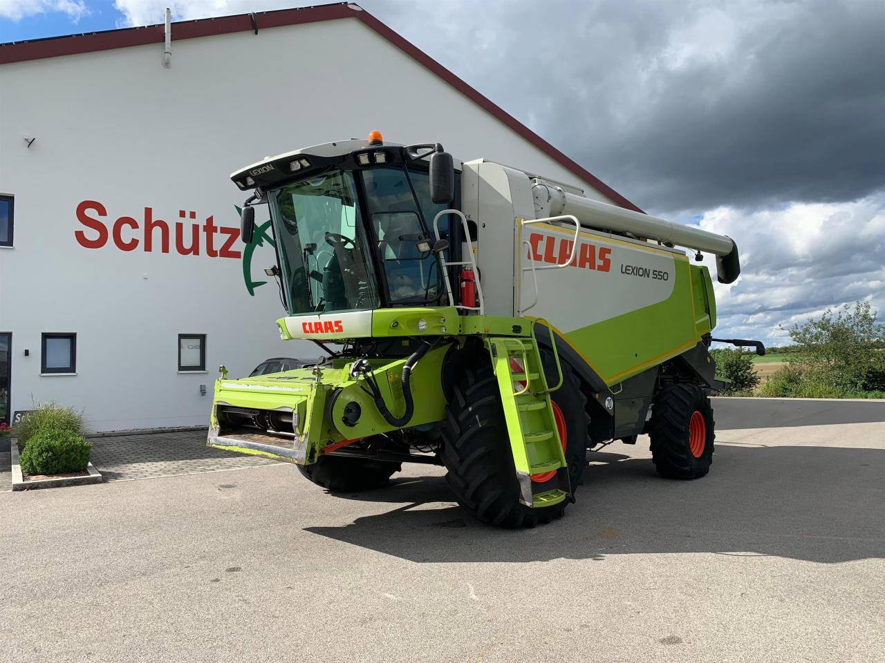 CLAAS Lexion 550 mit Schneidwerk V660, 3D und Klimaautomatik, gepflegter Zustand, Baujahr 2009 - Θεριζοαλωνιστική μηχανή: φωτογραφία 1 CLAAS Lexion 550 mit Schneidwerk V660, 3D und Klimaautomatik, gepflegter Zustand, Baujahr 2009 - Θεριζοαλωνιστική μηχανή: φωτογραφία 1