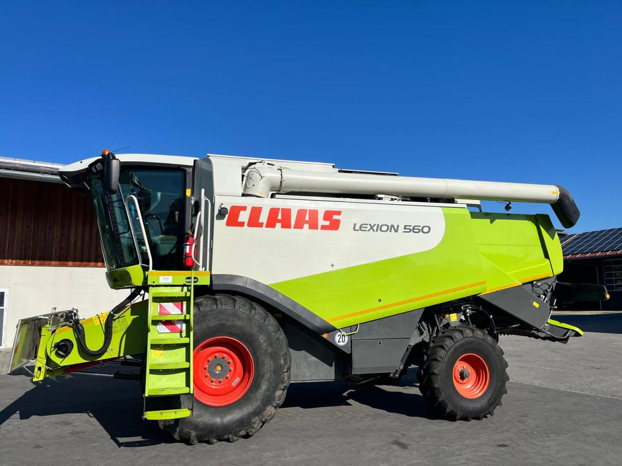 CLAAS Lexion 550 mit Schneidwerk V750, mit 3D, Baujahr 2009, guter gepflegter Zustand - Θεριζοαλωνιστική μηχανή: φωτογραφία 1 CLAAS Lexion 550 mit Schneidwerk V750, mit 3D, Baujahr 2009, guter gepflegter Zustand - Θεριζοαλωνιστική μηχανή: φωτογραφία 1