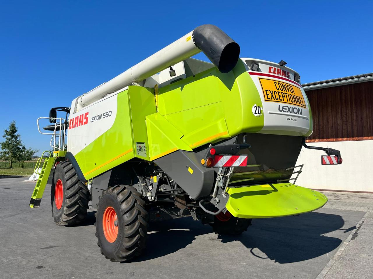 CLAAS Lexion 550 mit Schneidwerk V750, mit 3D, Baujahr 2009, guter gepflegter Zustand - Θεριζοαλωνιστική μηχανή: φωτογραφία 4 CLAAS Lexion 550 mit Schneidwerk V750, mit 3D, Baujahr 2009, guter gepflegter Zustand - Θεριζοαλωνιστική μηχανή: φωτογραφία 4