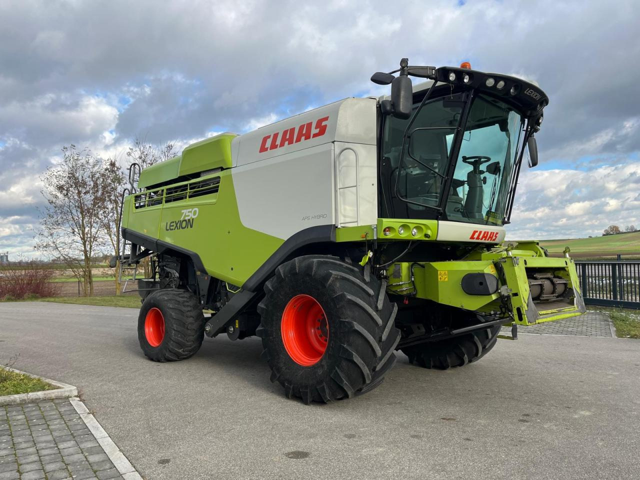 CLAAS Lexion 750 V-Kanal 3D, 30kmh, Mercedes Motor, Baujahr 2017 - Θεριζοαλωνιστική μηχανή: φωτογραφία 5 CLAAS Lexion 750 V-Kanal 3D, 30kmh, Mercedes Motor, Baujahr 2017 - Θεριζοαλωνιστική μηχανή: φωτογραφία 5