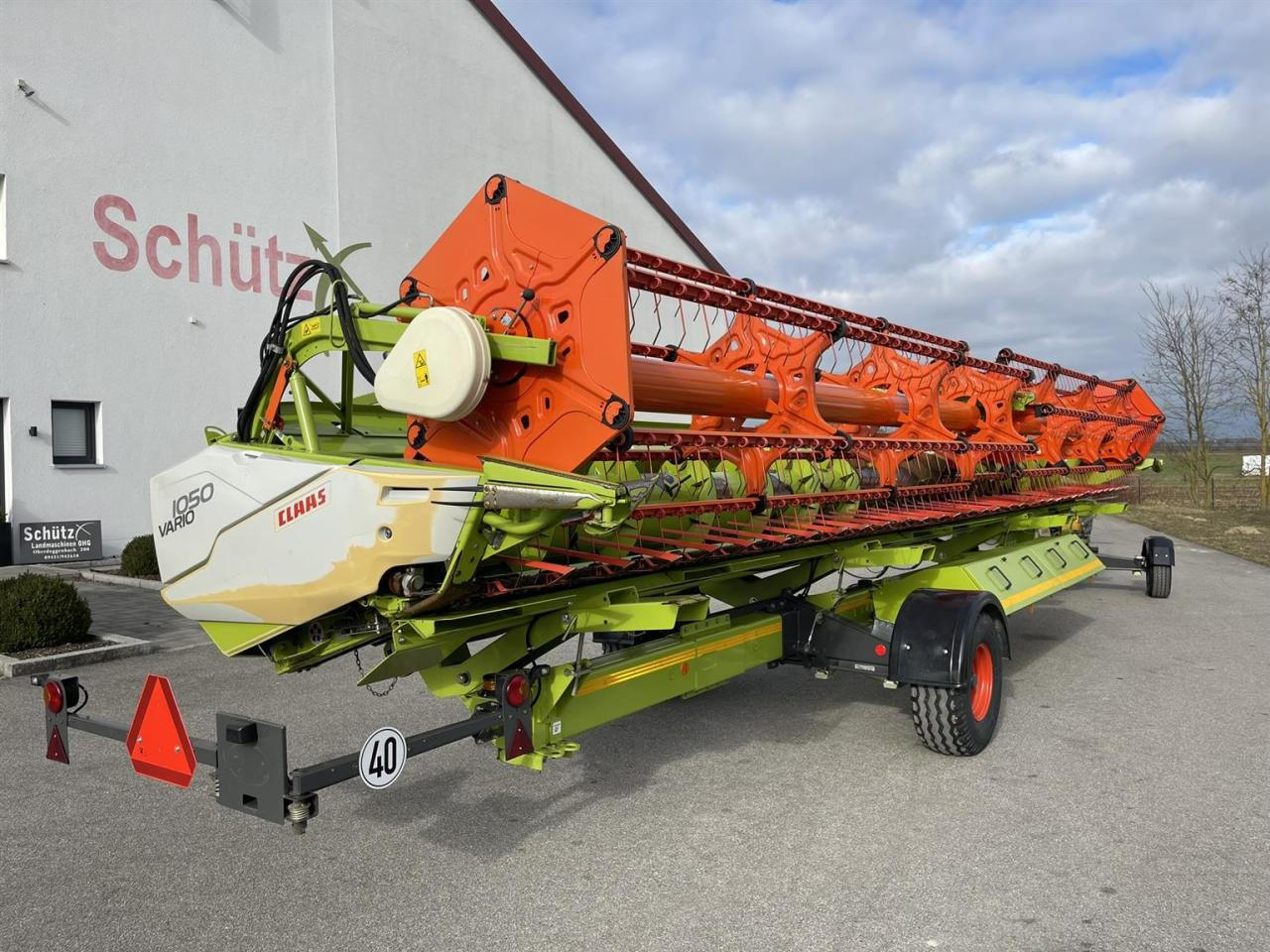 CLAAS Schneidwerk Claas Vario V1050 mit LED Laserpilot links und rechts, Transportwagen 40 km/h - Θεριζοαλωνιστική μηχανή - κεφαλή: φωτογραφία 4 CLAAS Schneidwerk Claas Vario V1050 mit LED Laserpilot links und rechts, Transportwagen 40 km/h - Θεριζοαλωνιστική μηχανή - κεφαλή: φωτογραφία 4