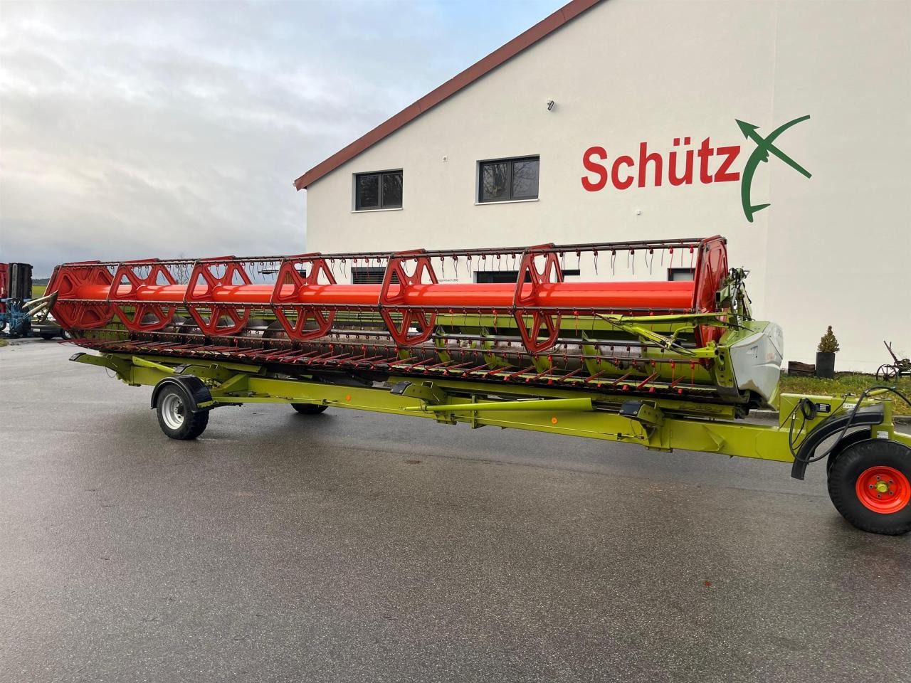 CLAAS Schneidwerk Vario V900 mit Wagen, Rapsausrüstung - Θεριζοαλωνιστική μηχανή - κεφαλή ρυμουλκούμενο: φωτογραφία 2 CLAAS Schneidwerk Vario V900 mit Wagen, Rapsausrüstung - Θεριζοαλωνιστική μηχανή - κεφαλή ρυμουλκούμενο: φωτογραφία 2