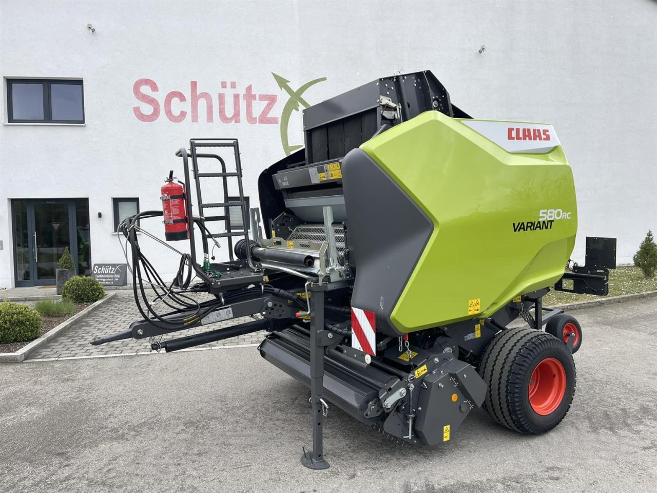 CLAAS Variant 580 RC PRO, neuwertige Rundballenpresse, Baujahr 2023 - Χορτοδετική μηχανή στρόγγυλης μπάλας: φωτογραφία 1 CLAAS Variant 580 RC PRO, neuwertige Rundballenpresse, Baujahr 2023 - Χορτοδετική μηχανή στρόγγυλης μπάλας: φωτογραφία 1