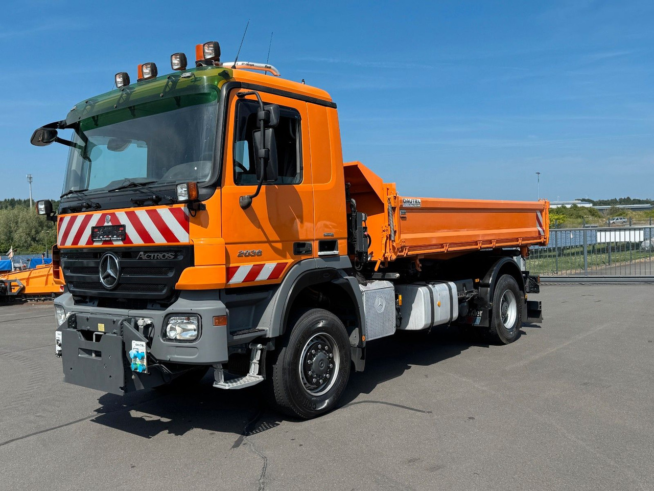 Mercedes-Benz Actros 2036 4x4 mit Dautel Wechselsystem E 5 - Φορτηγό ανατρεπόμενο: φωτογραφία 1 Mercedes-Benz Actros 2036 4x4 mit Dautel Wechselsystem E 5 - Φορτηγό ανατρεπόμενο: φωτογραφία 1