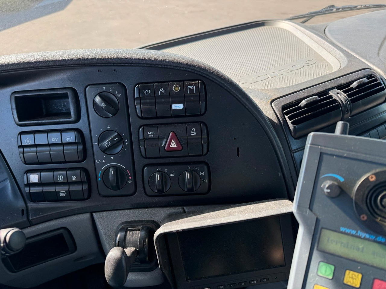 Mercedes-Benz Actros 3341 6x6 Kipperfahrgestell mit Zylinder - Φορτηγό σασί: φωτογραφία 4 Mercedes-Benz Actros 3341 6x6 Kipperfahrgestell mit Zylinder - Φορτηγό σασί: φωτογραφία 4