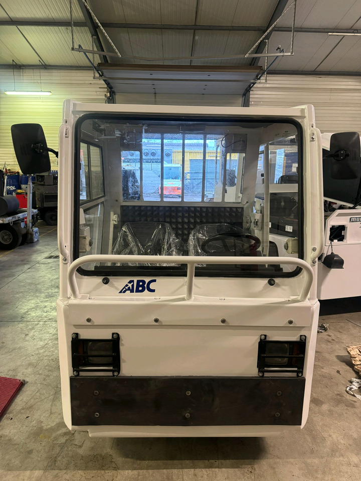 Charlatte 2012 - Ελκυστήρας αποσκευών: φωτογραφία 4 Charlatte 2012 - Ελκυστήρας αποσκευών: φωτογραφία 4