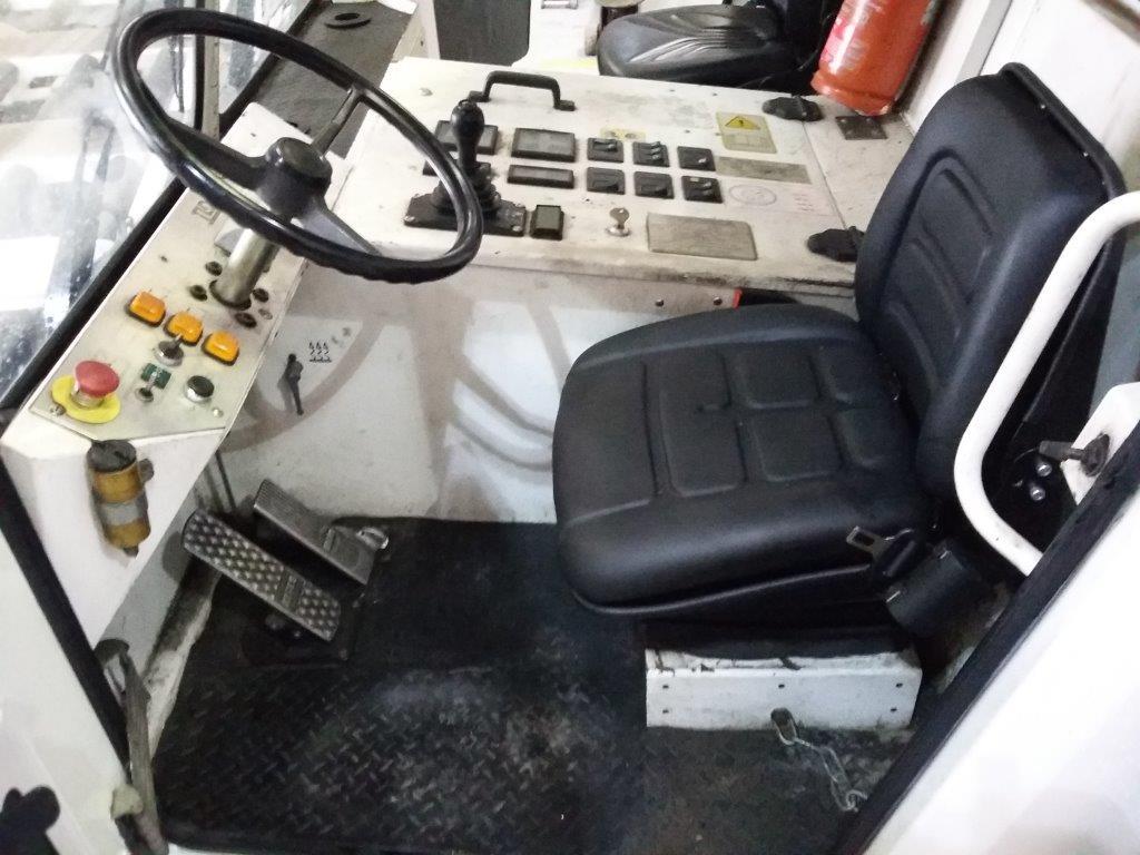 Pushback Tractor TLD TMX400-26 - Ελκυστήρας αεροσκαφών: φωτογραφία 4 Pushback Tractor TLD TMX400-26 - Ελκυστήρας αεροσκαφών: φωτογραφία 4