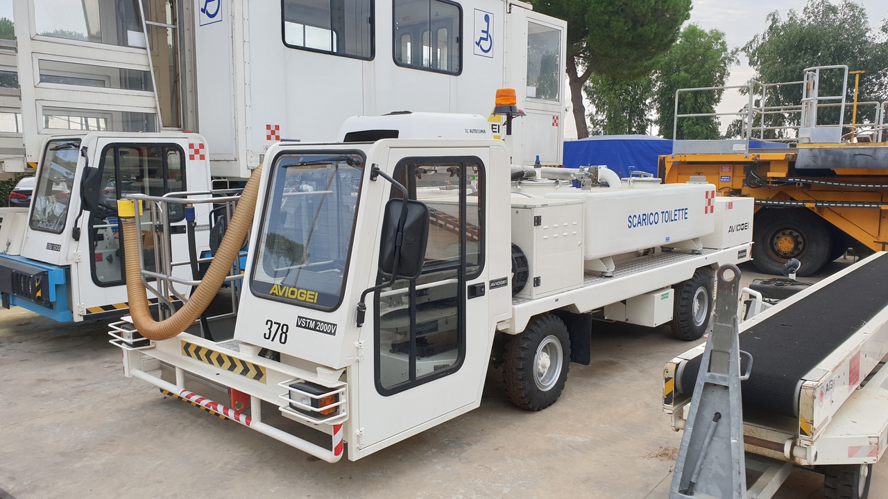 Toilet Truck Aviogei VSTM - Όχημα καθαρισμού τουαλετών αεροσκάφους: φωτογραφία 2 Toilet Truck Aviogei VSTM - Όχημα καθαρισμού τουαλετών αεροσκάφους: φωτογραφία 2