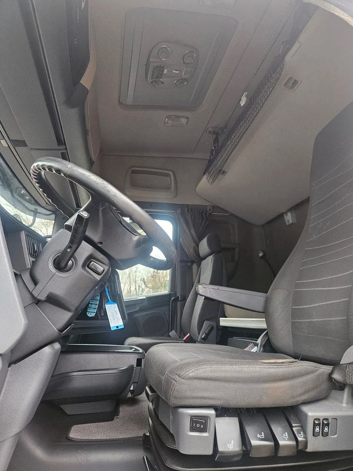 Scania R450 Mega StandKlima Highline - 3 units in stock - Τράκτορας: φωτογραφία 5 Scania R450 Mega StandKlima Highline - 3 units in stock - Τράκτορας: φωτογραφία 5