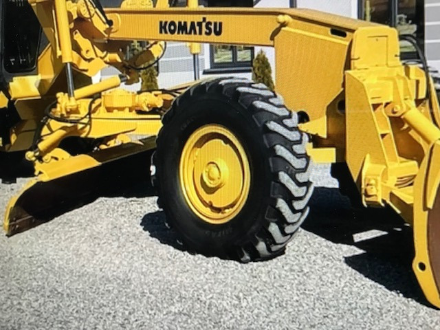 Komatsu GD530A mit 5-Zahn Heckaufreißer - Γκρέιντερ: φωτογραφία 2 Komatsu GD530A mit 5-Zahn Heckaufreißer - Γκρέιντερ: φωτογραφία 2
