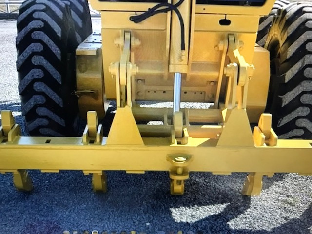 Komatsu GD530A mit 5-Zahn Heckaufreißer - Γκρέιντερ: φωτογραφία 5 Komatsu GD530A mit 5-Zahn Heckaufreißer - Γκρέιντερ: φωτογραφία 5