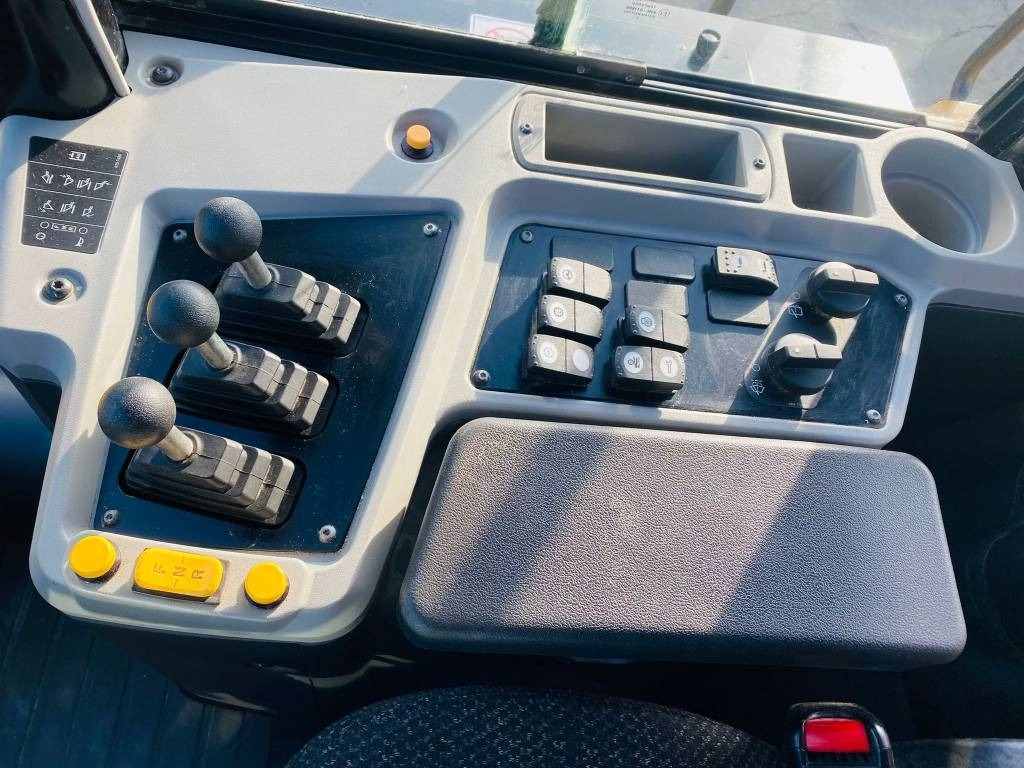 Ελαστιχοφόρος φορτωτής CAT 950 GC: φωτογραφία 8 Ελαστιχοφόρος φορτωτής CAT 950 GC: φωτογραφία 8